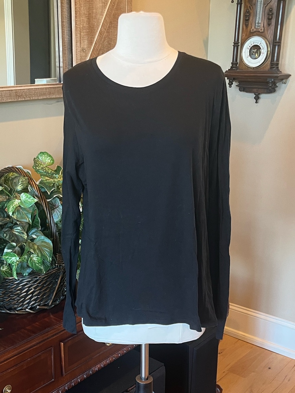 Cotton Solid  Black Long-Sleeve Lightweight Top
